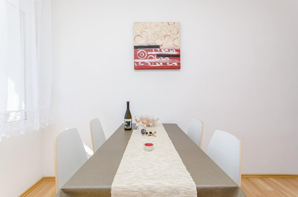 Apartma Tihana *